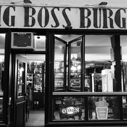 Two Bro's - Die Aussenansicht von two Bros  Burger