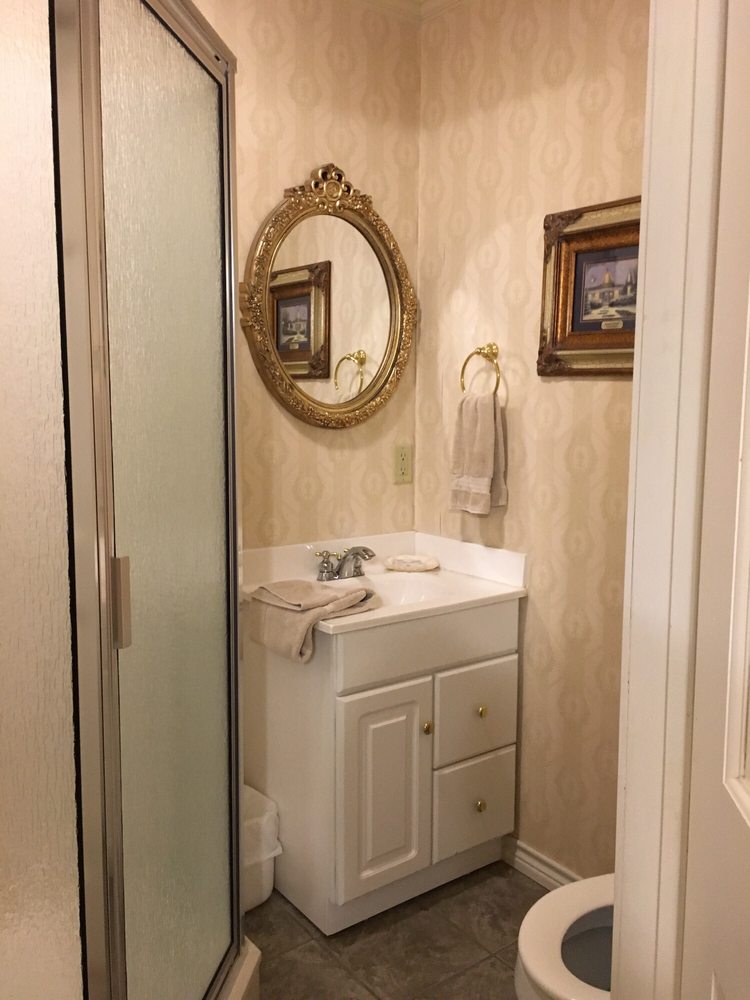 TEXAS KING HOTEL Updated September 2024 103 S Broad St, Saint Jo