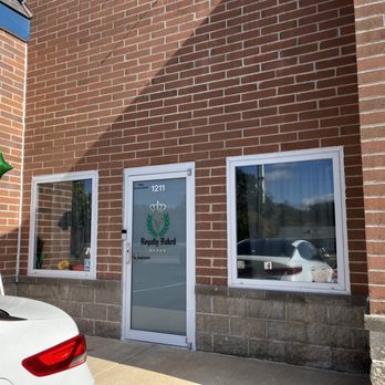 Royally Baked - Exterior view - Vegan Near Me - Saint Peters, Missouri