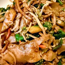 Lemon Tree Asian Restaurant - Thai Drunken Noodles: Vegetarian (very good)