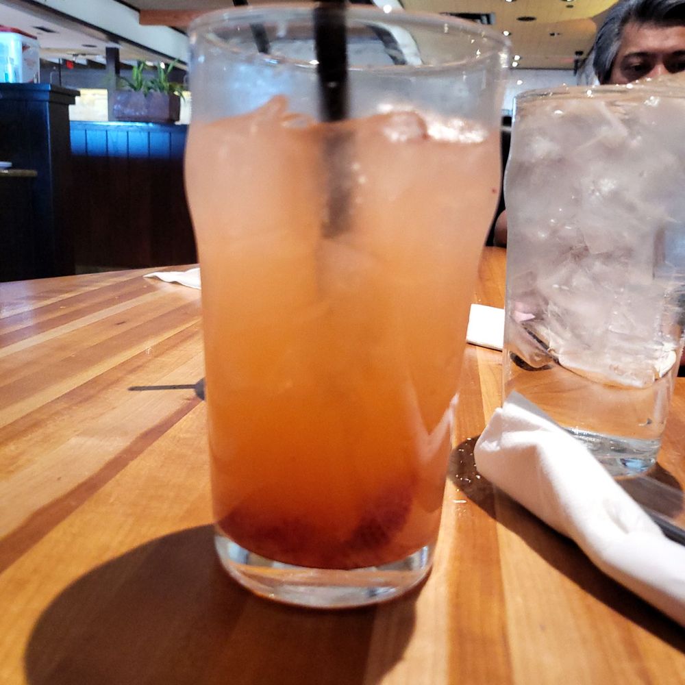 Cheddar's Scratch Kitchen - Handcrafted Strawberry Lemonade - Comfort Food Near Me - Selma, Texas