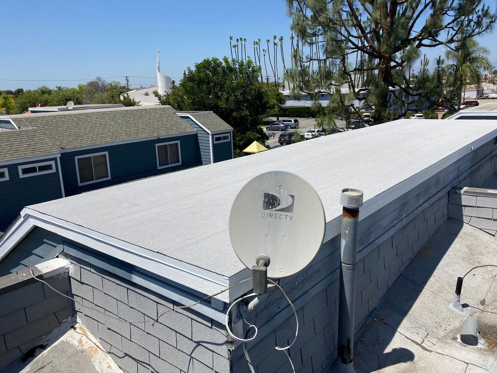 Slide of Wences Roofing Team