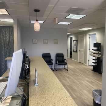 Castle Chiropractic Clinic - Reception - Chiropractors Near Me - Rolling Meadows, Illinois Castle Chiropractic Clinic - Reception - Chiropractors Near Me - Rolling Meadows, Illinois
