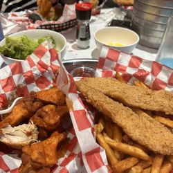 Rockin Crab - Fried Fish(2) & Wings(6) fries and broccoli