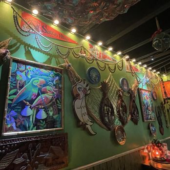 Sunnyside Lounge - Tropical wall decor - Cocktail Bars Near Me - San Antonio, Texas Sunnyside Lounge - Tropical wall decor - Cocktail Bars Near Me - San Antonio, Texas