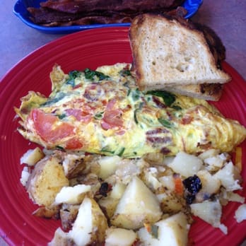 Crest Cafe - Robinson scramble with spinach, cheese and bacon. Side of sourdough and extra bacon! - Cafes Near Me - San Diego, California
