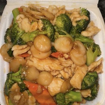New York Chinese Restaurant - Chicken and broccoli with added water chestnuts - Chinese Near Me - Henderson, Nevada New York Chinese Restaurant - Chicken and broccoli with added water chestnuts - Chinese Near Me - Henderson, Nevada