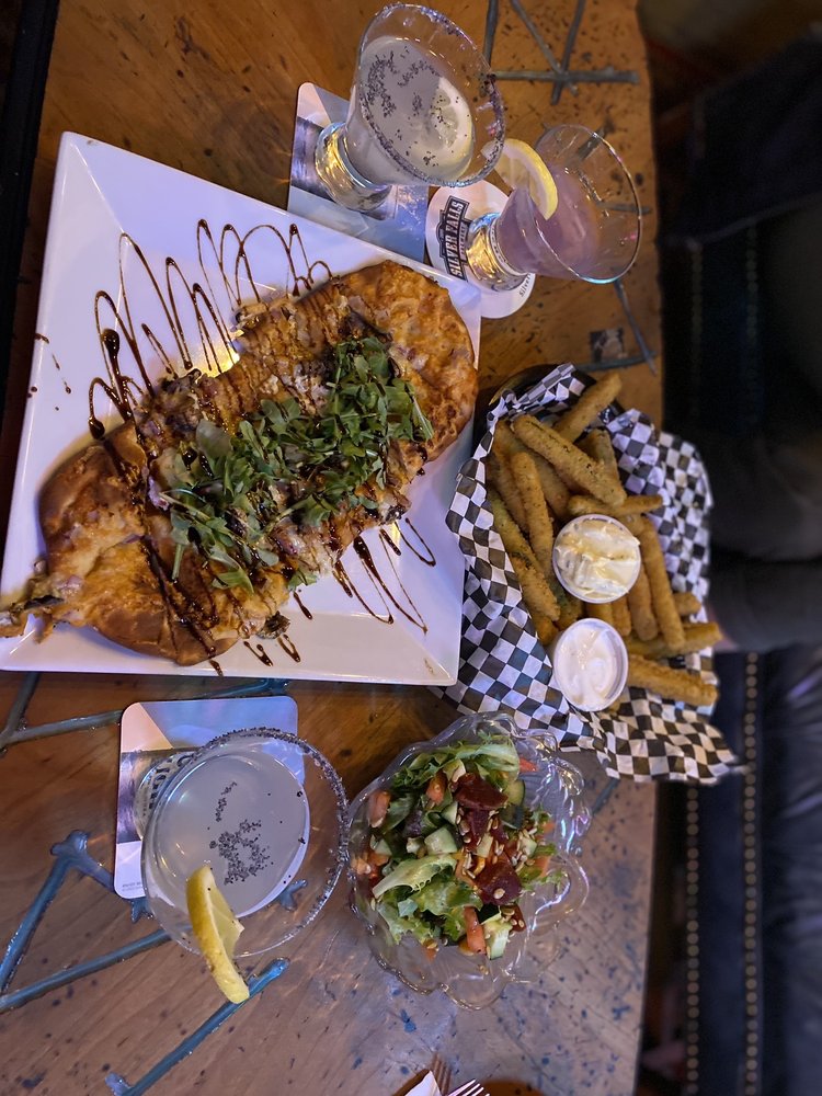 THE RABBIT CELLAR LOUNGE & EATERY Updated October 2024 35 Photos