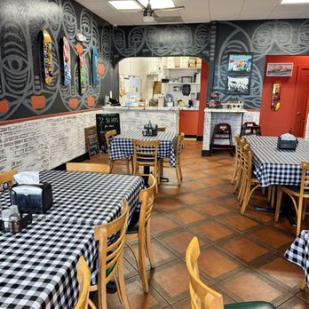 Killer Pizza - Restaurant seating and order window. - Pizza Near Me - St. Petersburg, Florida Killer Pizza - Restaurant seating and order window. - Pizza Near Me - St. Petersburg, Florida