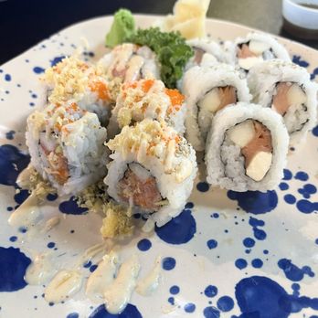 Bangkok Fusion Cafe - Left, Spicy Tuna Roll; right, smoked tuna roll (my husband said the smoked flavor was AMAZING) - Thai Near Me - Clearwater, Florida Bangkok Fusion Cafe - Left, Spicy Tuna Roll; right, smoked tuna roll (my husband said the smoked flavor was AMAZING) - Thai Near Me - Clearwater, Florida