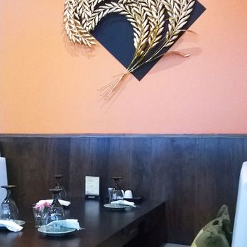 Bangkok Square - Booth seating - Thai Near Me - Gainesville, Florida