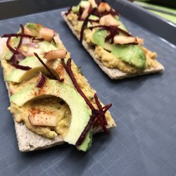 Love Me Cru - Un avocado toast pour commencer ?