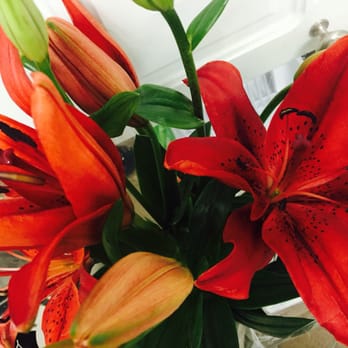 Safeway - Fresh cut lilies! - Grocery Near Me - Davis, California Safeway - Fresh cut lilies! - Grocery Near Me - Davis, California