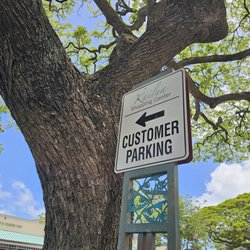Kailua Shopping Center - Follow the signs!
