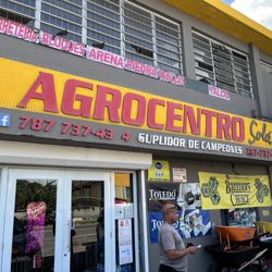 Agrocentro y Ferretería Sola - Rótulo exterior y entrada