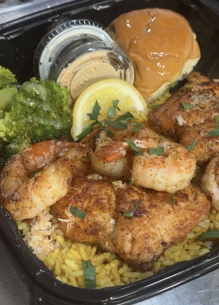 Food from Round The Way Eatery