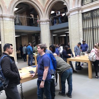 Apple Store - Computers Near Me - London, XGL