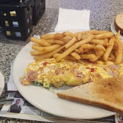 Lexington Diner - Omelet w/ fries