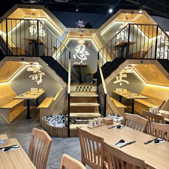 Kyuramen x TBaar - Jackson - The honeycomb shaped booths - Ramen Near Me - Jackson, Mississippi