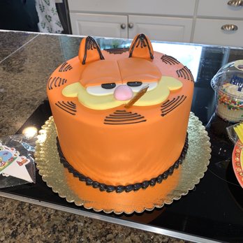 Cakes By Creme de la Creme - garfield custom cake - Patisserie/Cake Shop Near Me - Renton, Washington Cakes By Creme de la Creme - garfield custom cake - Patisserie/Cake Shop Near Me - Renton, Washington