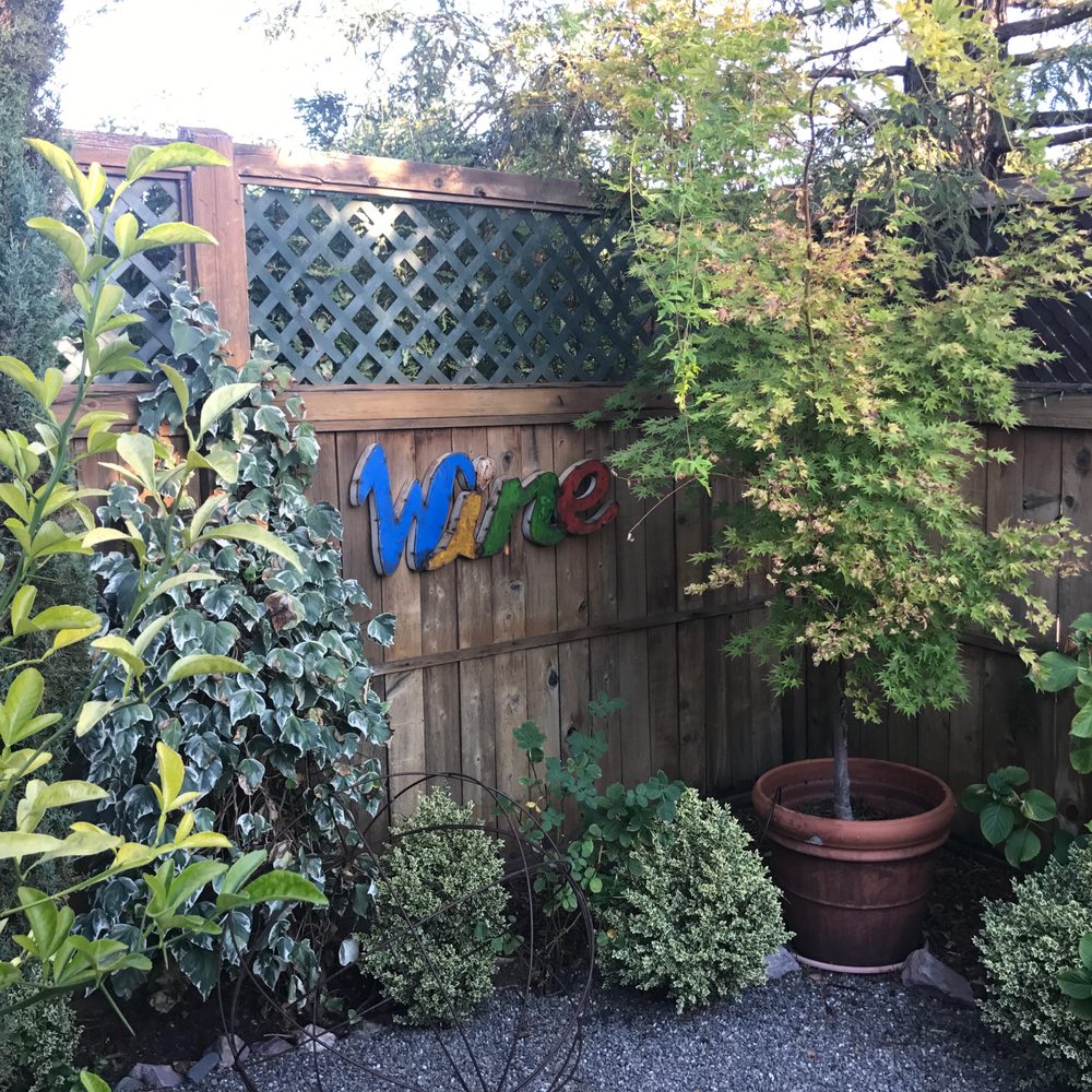 An Inn 2 Remember - Lovely patio @anInn2Remember - Bed & Breakfast Near Me - Sonoma, California
