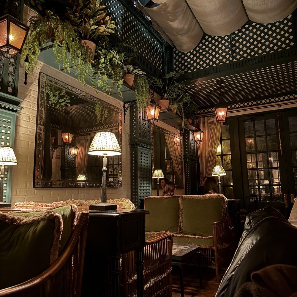 Lobby Bar - Back room decor - Cocktail Bars Near Me - New York, New York