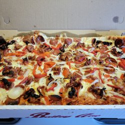 Bailey Avenue Pizza - Half (9", 8 slice) Cheese, Pepperoni, Bacon, Sweet Pepper, Onion Pizza - A pretty pizza pie!