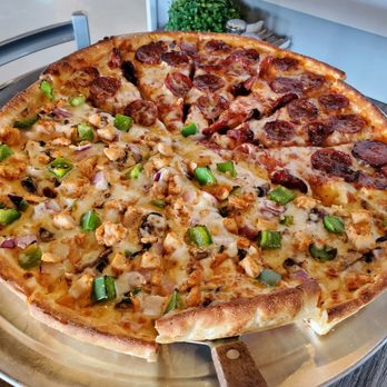 Pizza Twist - Half chicken Tika masala pizza and half halal pepperoni. Really yummy! - Pizza Near Me - Reno, Nevada