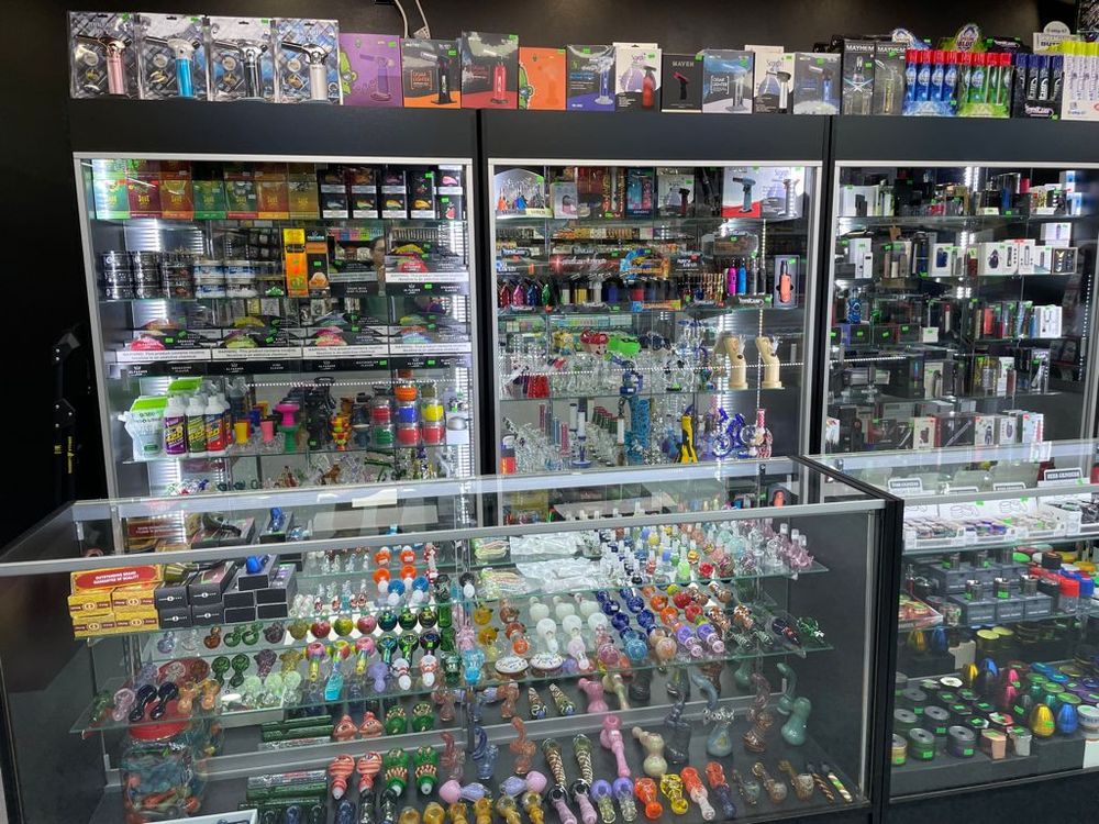 SMOKE SHOP AT FIVE FORKS Updated September 2024 13 Photos 2948