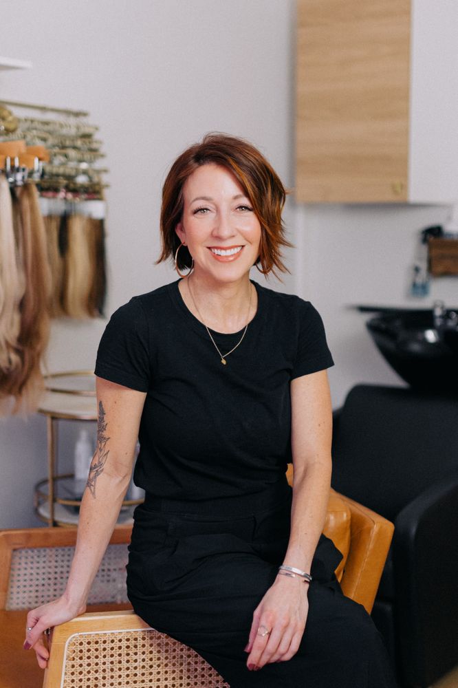 Erin Kelly Salons Logo