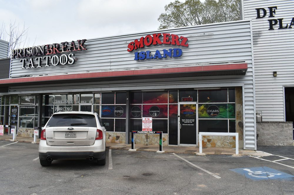 SMOKERZ ISLAND Updated September 2024 16 Photos 5306 Washington