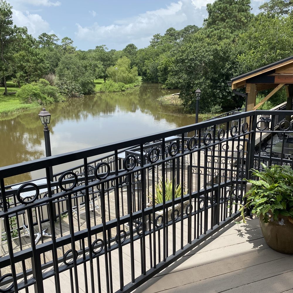 Marais - Out door dining area - Seafood Near Me - Dickinson, Texas Marais - Out door dining area - Seafood Near Me - Dickinson, Texas