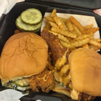 Dave's Hot Chicken - Chicken Shop Near Me - Savannah, Georgia Dave's Hot Chicken - Chicken Shop Near Me - Savannah, Georgia