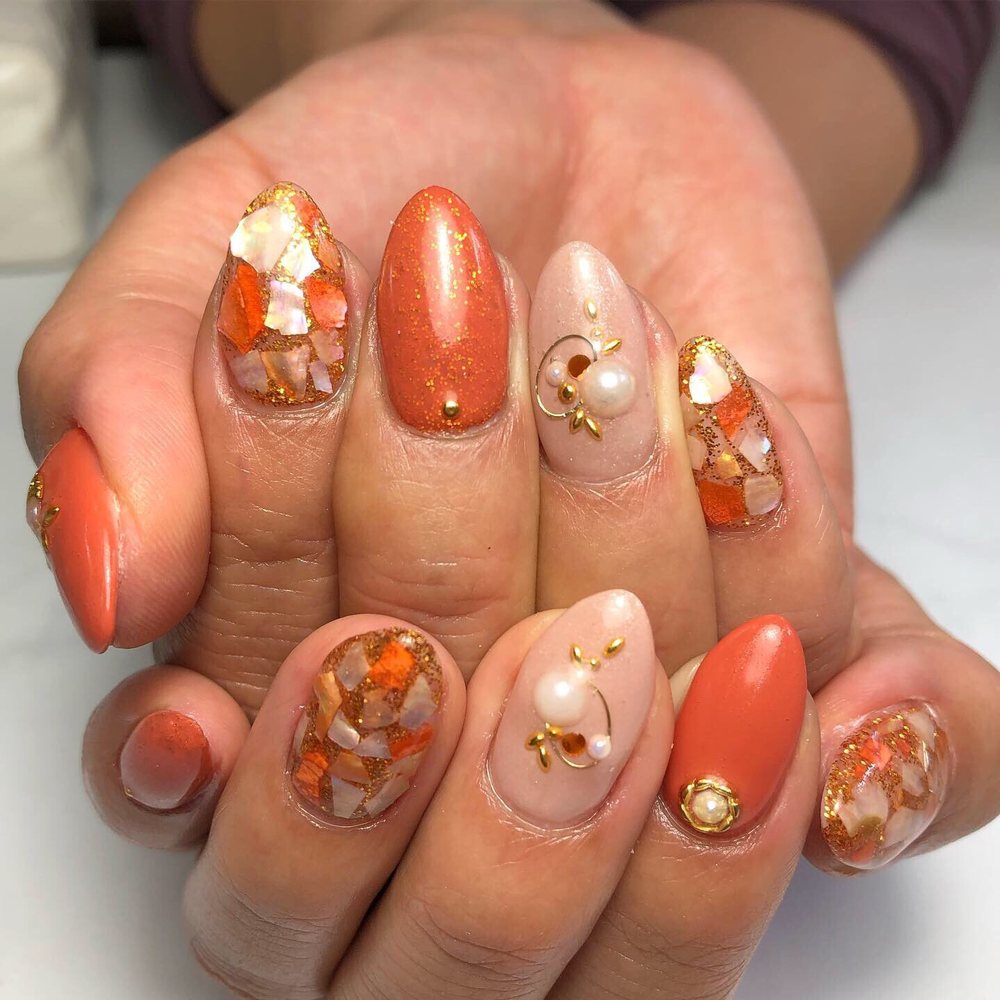 Fumic Jewelry Nail and Lash Logo
