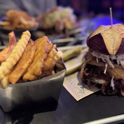 Guy Fieri's Vegas Kitchen & Bar - Pulled pork burger