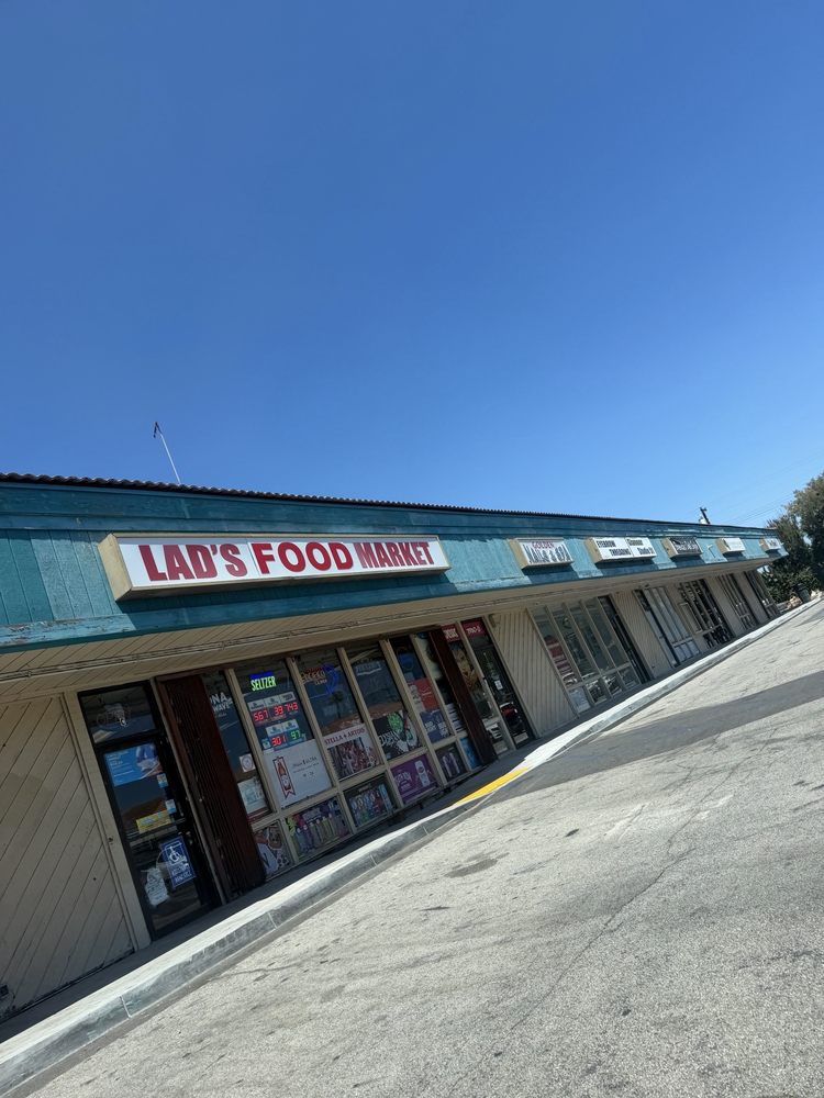 Lad's Liquor Market Logo