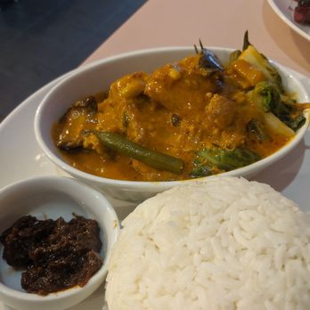 Symphonie Restaurant - Kare kare - Filipino Near Me - Vancouver, British Columbia Symphonie Restaurant - Kare kare - Filipino Near Me - Vancouver, British Columbia