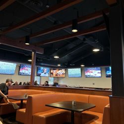Pints Alehouse - Dinning