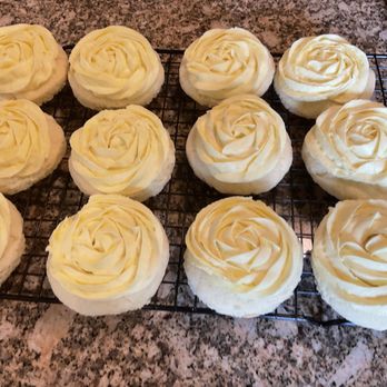 Dee's GF Cookie Company - Gluten-free Sugar Cookies with Lemon Buttercream - Desserts Near Me - Schertz, Texas Dee's GF Cookie Company - Gluten-free Sugar Cookies with Lemon Buttercream - Desserts Near Me - Schertz, Texas