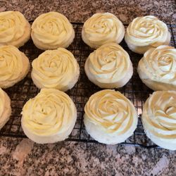 Dee's GF Cookie Company - Gluten-free Sugar Cookies with Lemon Buttercream