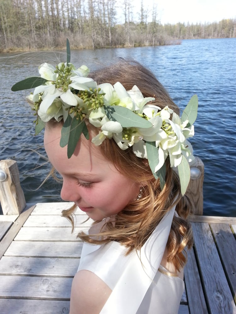 FLORAL ESSENCE Updated April 2024 280 Settlers Cir, Sheboygan Falls