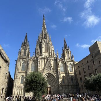Catedral de Barcelona - Landmarks & Historical Buildings Near Me - Barcelona, B Catedral de Barcelona - Landmarks & Historical Buildings Near Me - Barcelona, B