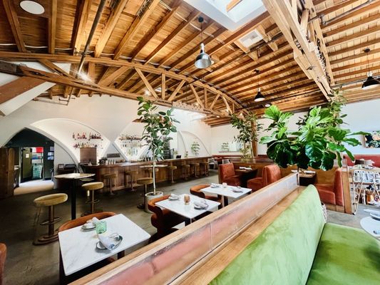 Edgemar Restaurant + Lounge by null