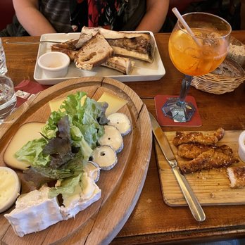 Le Bûcheron - At top Bone Marrow was superb, chicken tenders and yummy cheese plate - Breakfast & Brunch Near Me - Paris, 75 Le Bûcheron - At top Bone Marrow was superb, chicken tenders and yummy cheese plate - Breakfast & Brunch Near Me - Paris, 75