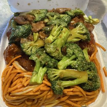 Mr You Express Chinese Food - Combo B Chow Mein with Beef Broccoli and Orange Chicken - Chinese Near Me - Riverside, California