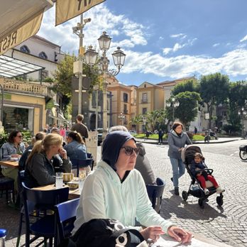 Mo'Mo' Kitchen & Bar - Bars Near Me - Sorrento, NA Mo'Mo' Kitchen & Bar - Bars Near Me - Sorrento, NA