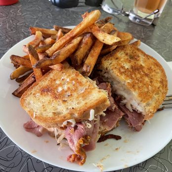 White Star Diner - Grilled Ruben - Burgers Near Me - Winnipeg, Manitoba White Star Diner - Grilled Ruben - Burgers Near Me - Winnipeg, Manitoba