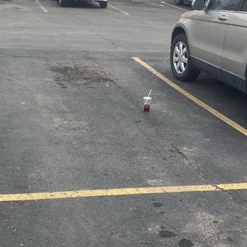 Taco Bell - Trashy parking lot - Fast Food Near Me - Kansas City, Kansas
