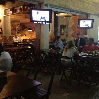 Cafofo Pub - Mesas do lado de fora - são cobertas pra chuva :) - Pubs Near Me - Rio de Janeiro, RJ Cafofo Pub - Mesas do lado de fora - são cobertas pra chuva :) - Pubs Near Me - Rio de Janeiro, RJ