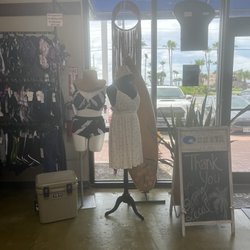 Island Style Surf Sports - Great local surf shop for both men and women